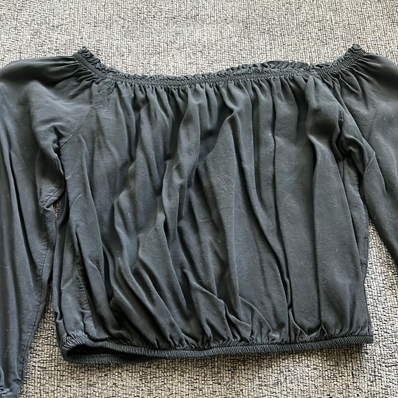 Brandy Melville
One SizeLong Sleeve Blouse - Picture 3 of 3